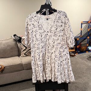 Universal Thread White Floral V-Neck Tiered Tunic